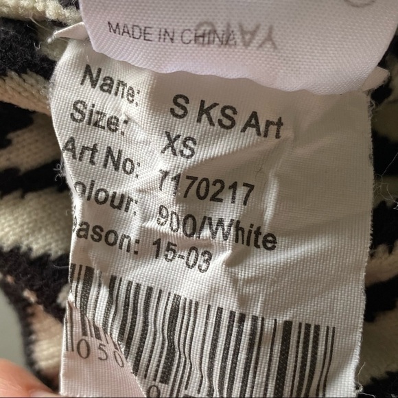 STAY Scandinavian Esthetics B&W Chevron Sweater XS - Picture 8 of 8